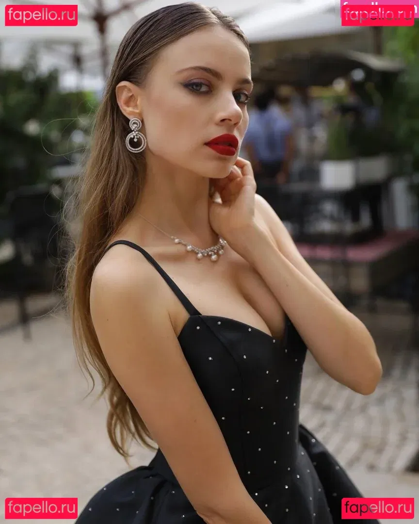 Xenia Tchoumitcheva Onlyfans Photo Gallery 