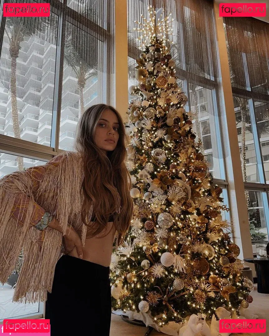 Xenia Tchoumitcheva Onlyfans Photo Gallery 