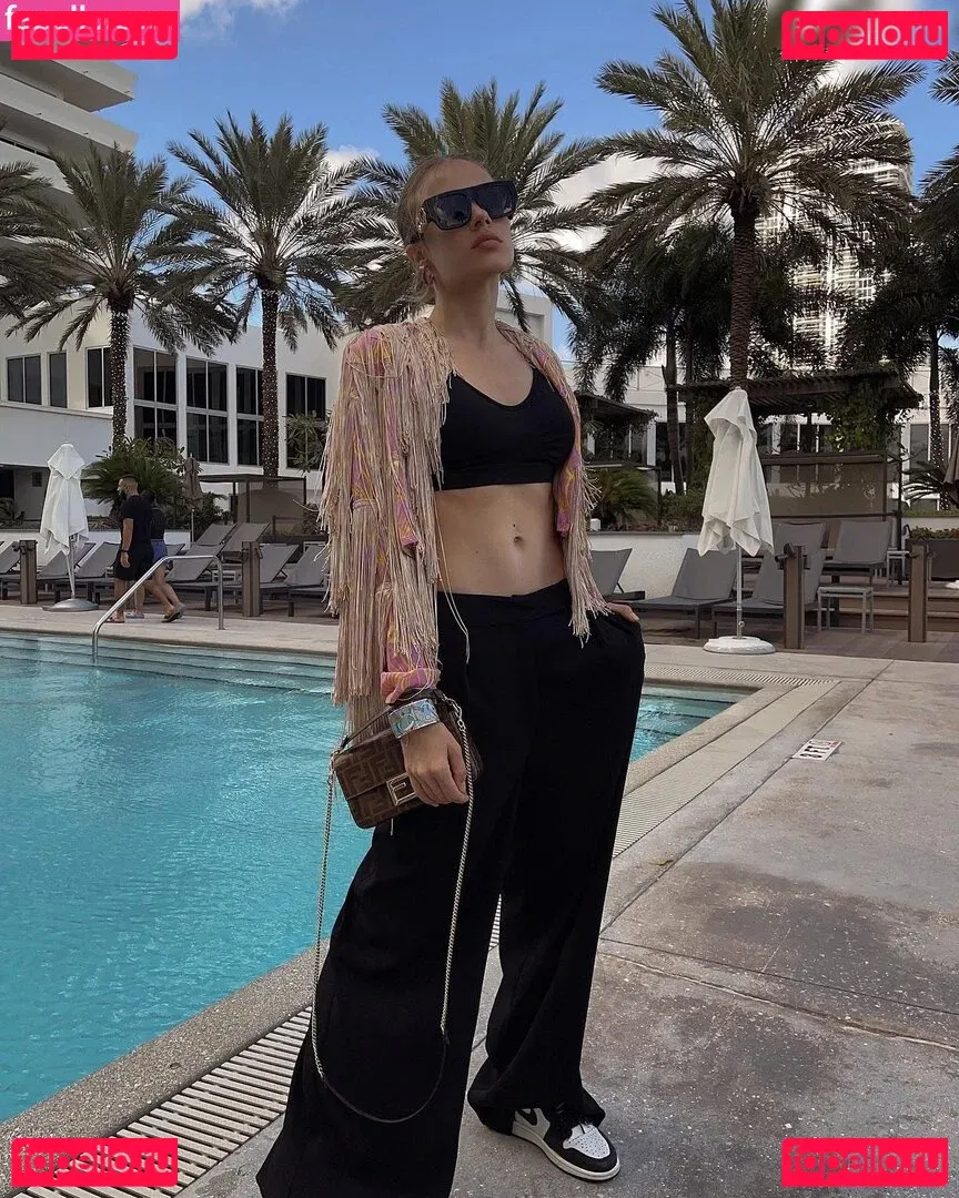 Xenia Tchoumitcheva Onlyfans Photo Gallery 