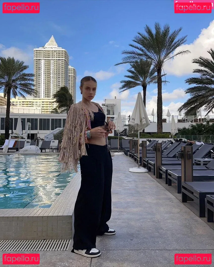 Xenia Tchoumitcheva Onlyfans Photo Gallery 