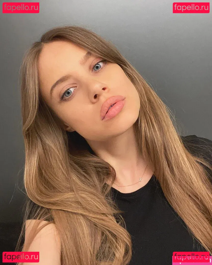Xenia Tchoumitcheva Onlyfans Photo Gallery 