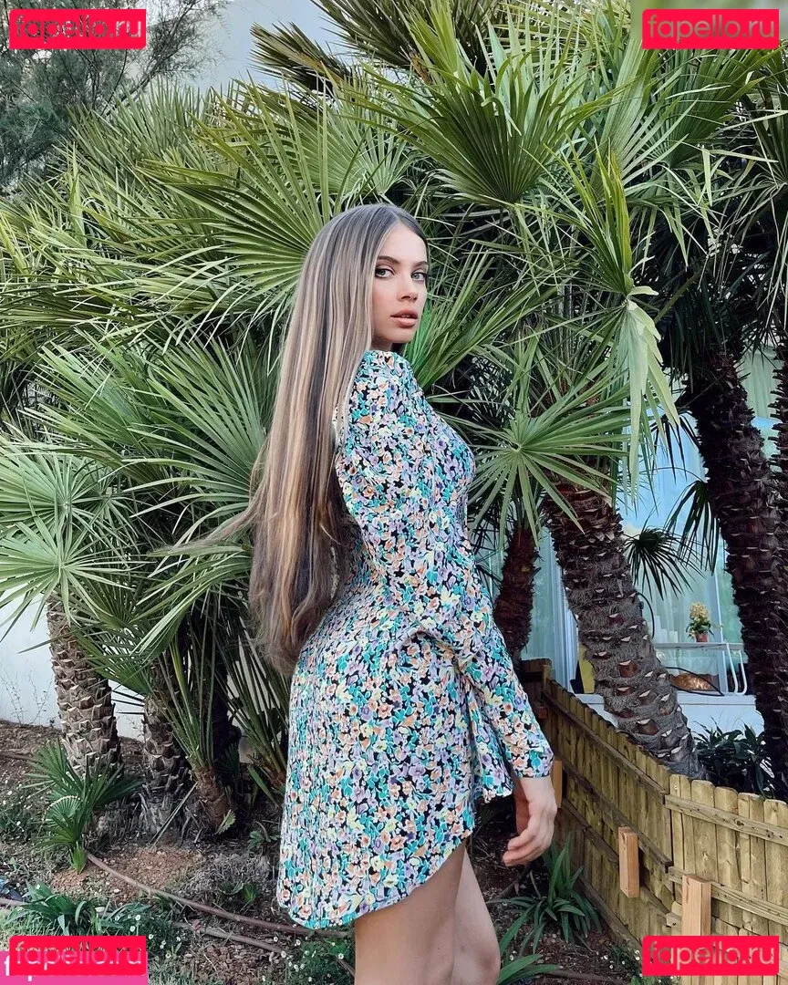 Xenia Tchoumitcheva Onlyfans Photo Gallery 