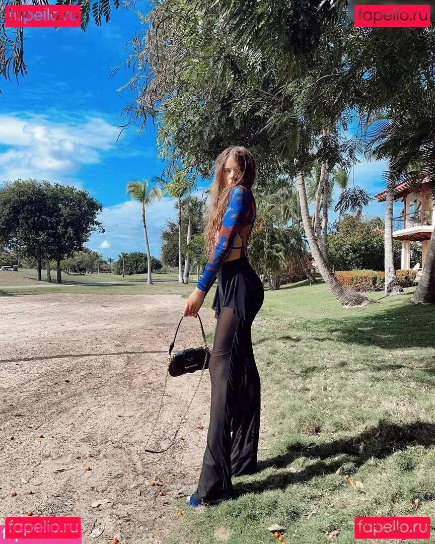 Xenia Tchoumitcheva Onlyfans Photo Gallery 