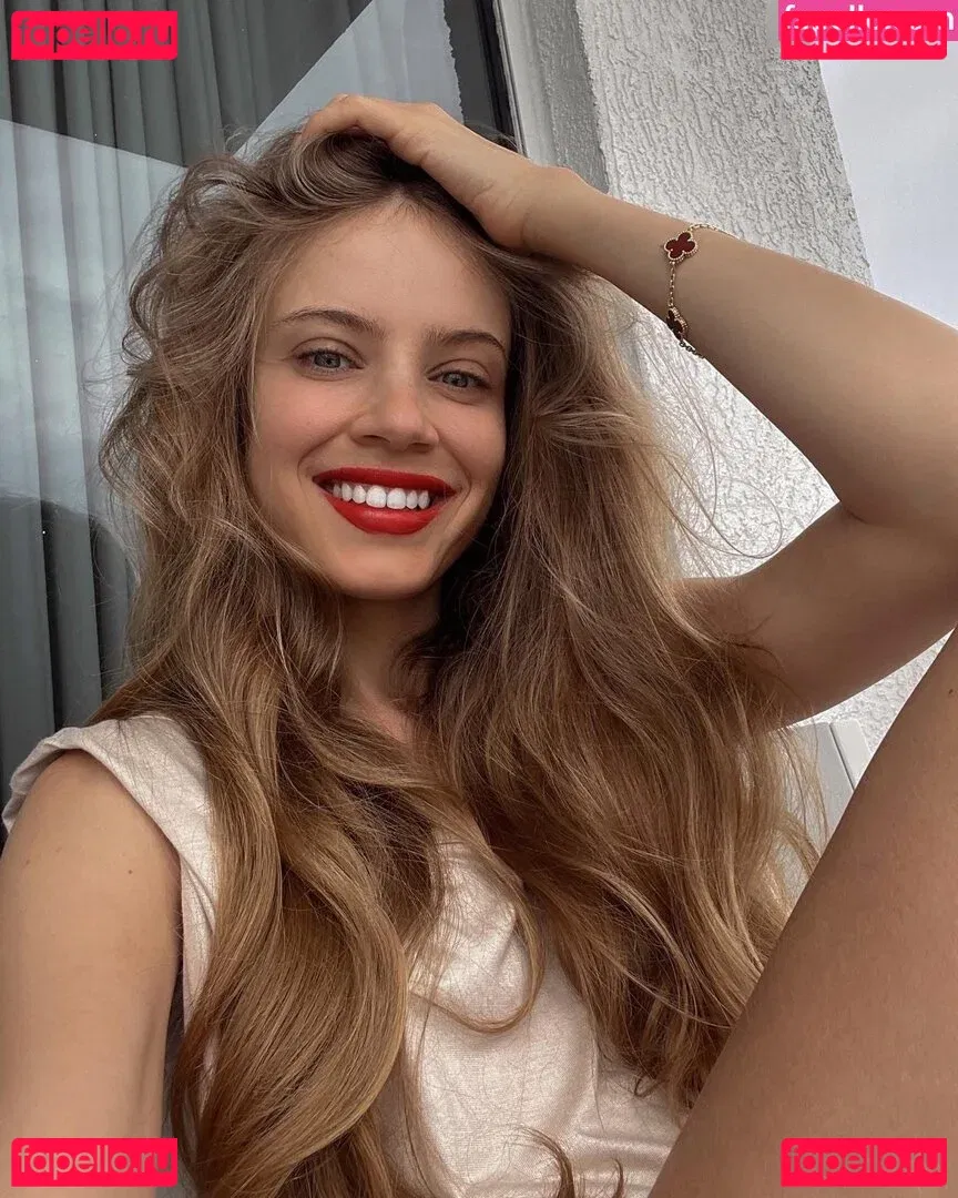 Xenia Tchoumitcheva Onlyfans Photo Gallery 