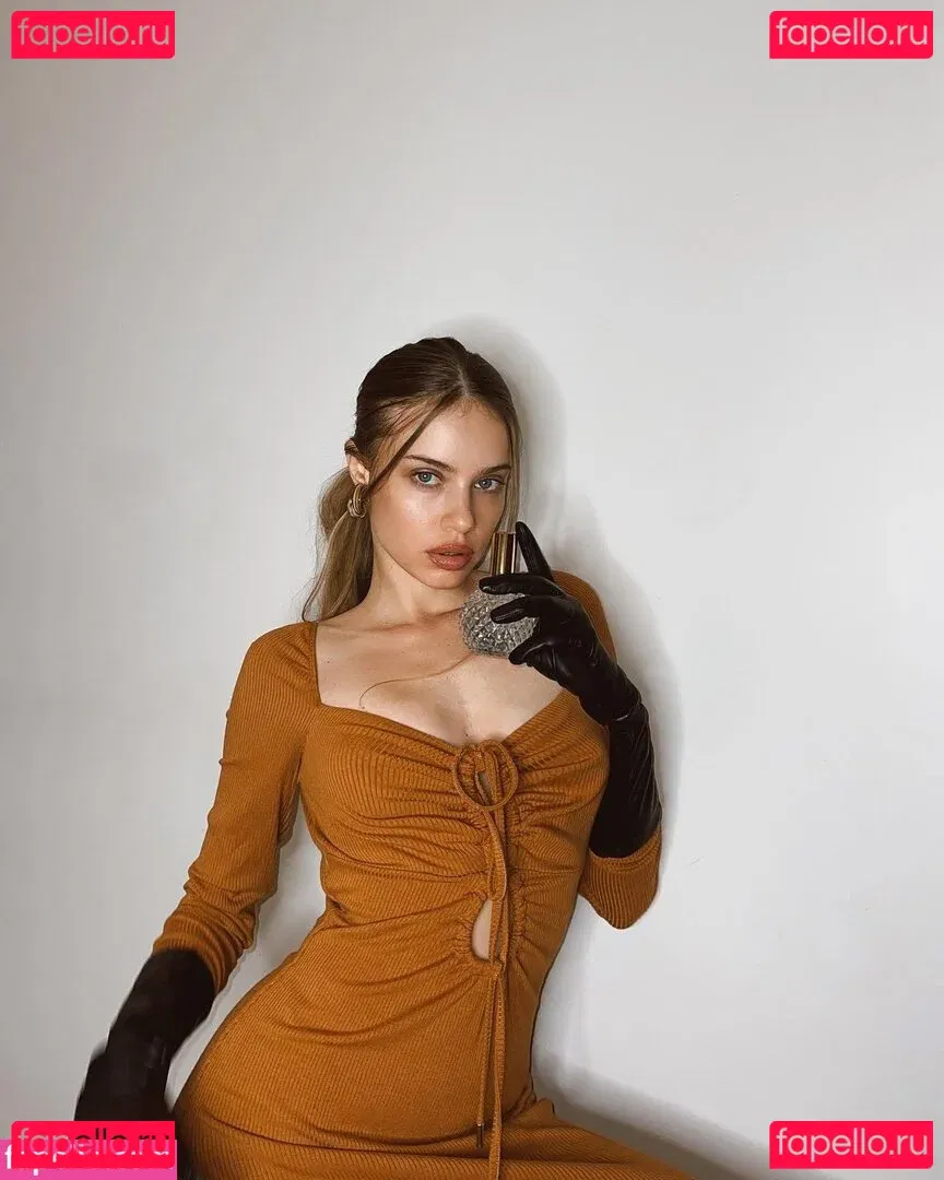Xenia Tchoumitcheva Onlyfans Photo Gallery 