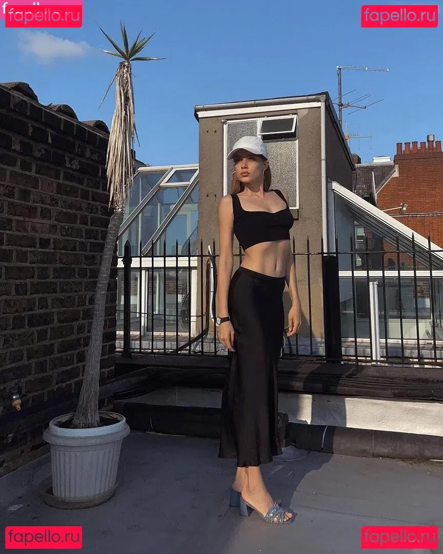 Xenia Tchoumitcheva Onlyfans Photo Gallery 