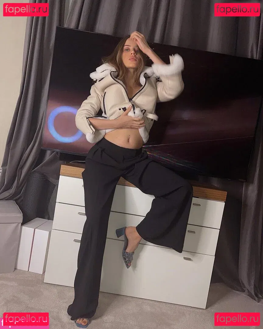 Xenia Tchoumitcheva Onlyfans Photo Gallery 