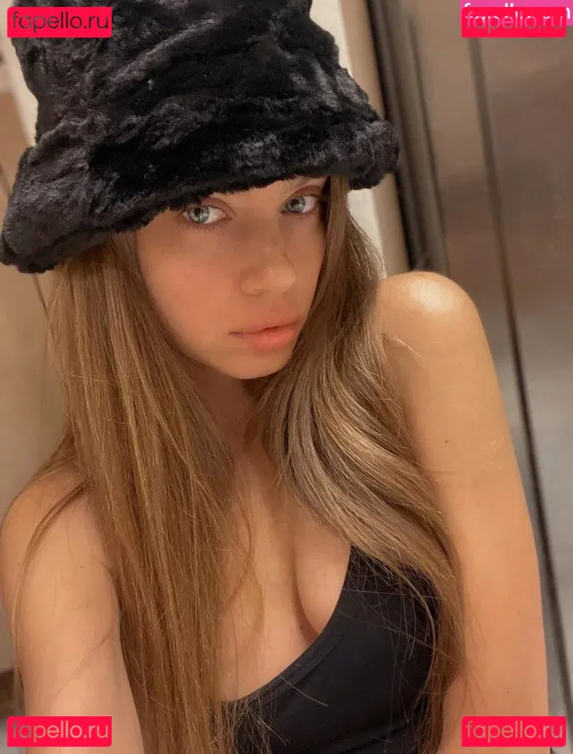 Xenia Tchoumitcheva Onlyfans Photo Gallery 