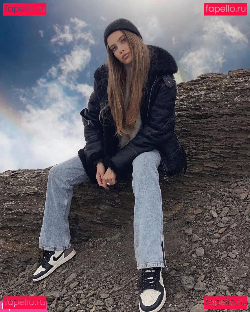 Xenia Tchoumitcheva Onlyfans Photo Gallery 