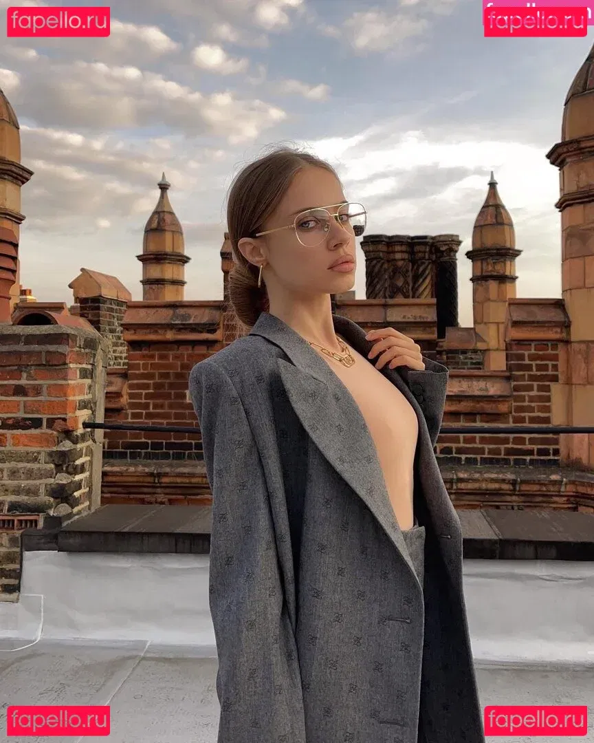 Xenia Tchoumitcheva Onlyfans Photo Gallery 