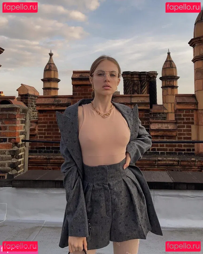 Xenia Tchoumitcheva Onlyfans Photo Gallery 