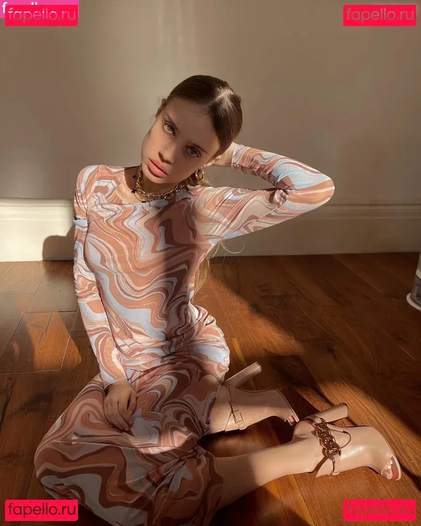 Xenia Tchoumitcheva Onlyfans Photo Gallery 