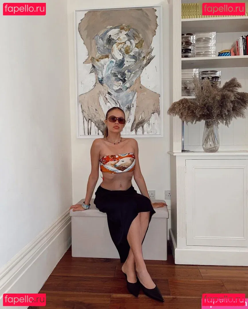 Xenia Tchoumitcheva Onlyfans Photo Gallery 