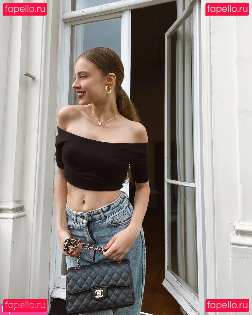 Xenia Tchoumitcheva Onlyfans Photo Gallery 