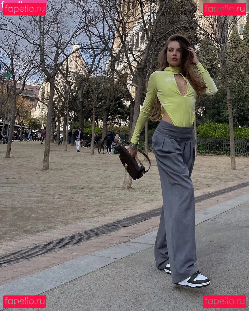 Xenia Tchoumitcheva Onlyfans Photo Gallery 