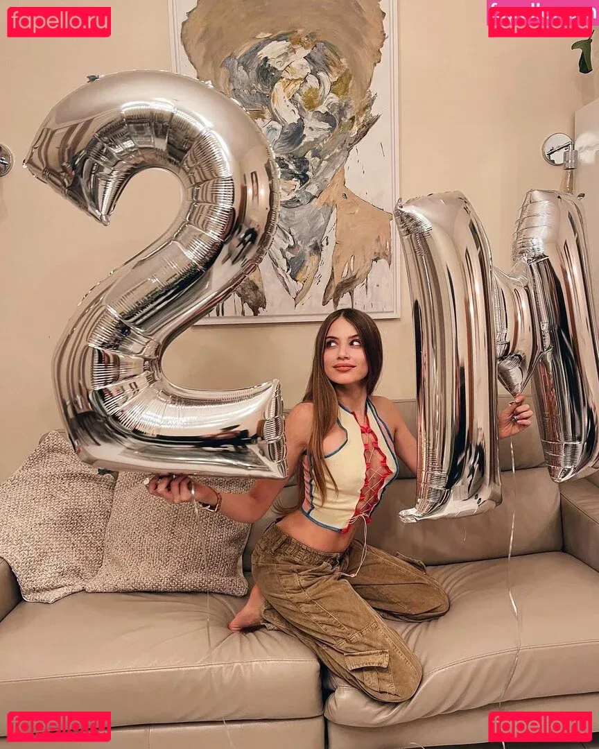 Xenia Tchoumitcheva Onlyfans Photo Gallery 