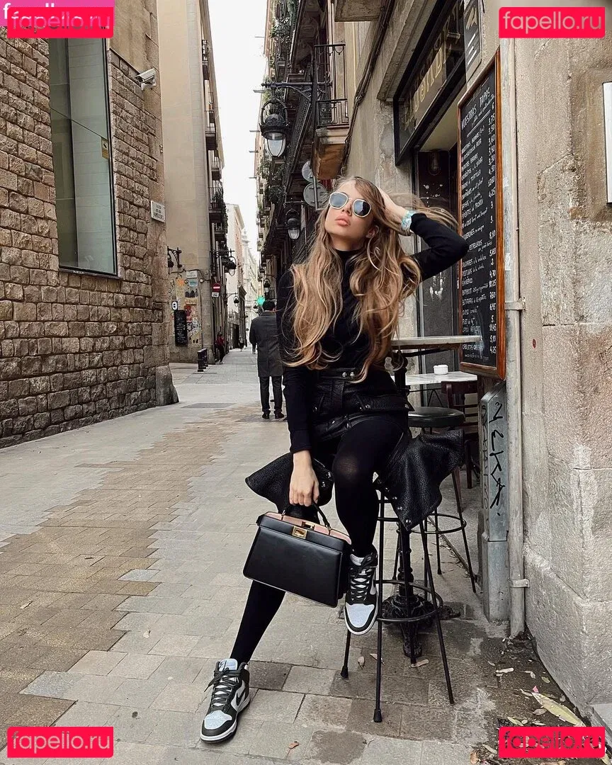 Xenia Tchoumitcheva Onlyfans Photo Gallery 