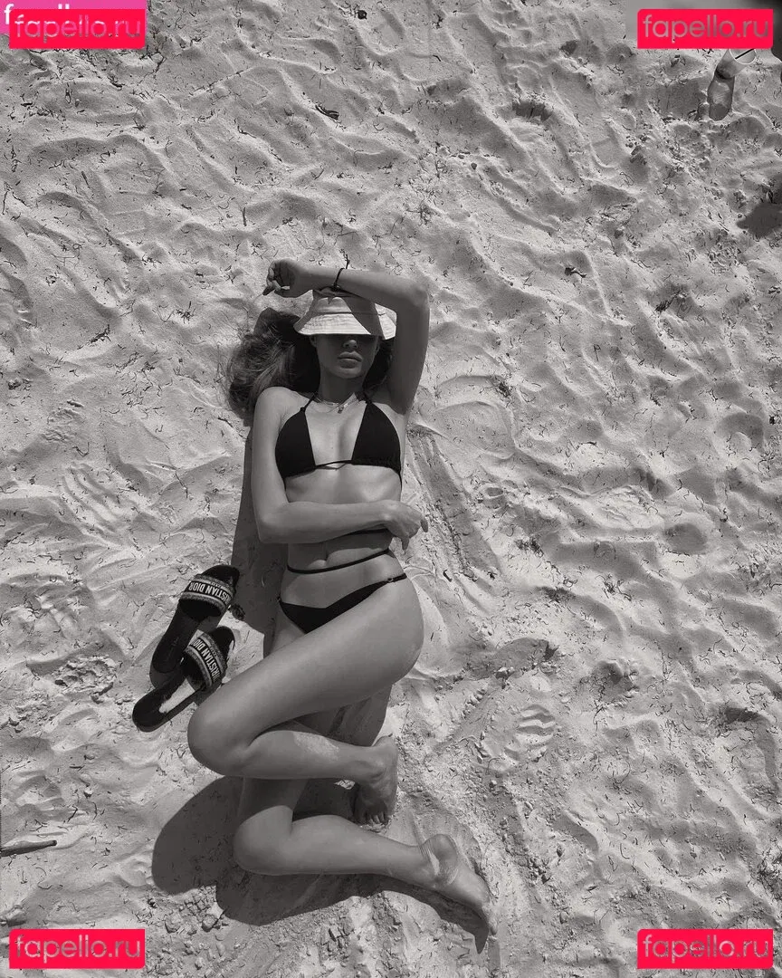 Xenia Tchoumitcheva Onlyfans Photo Gallery 