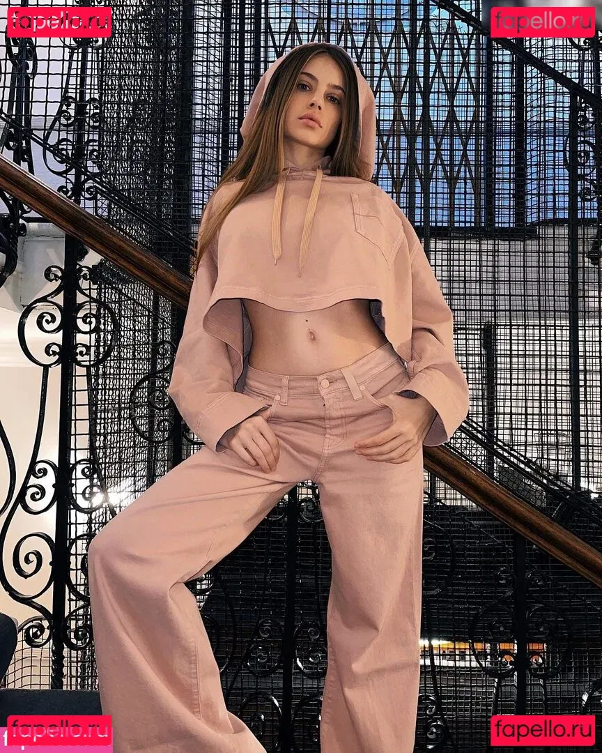 Xenia Tchoumitcheva Onlyfans Photo Gallery 