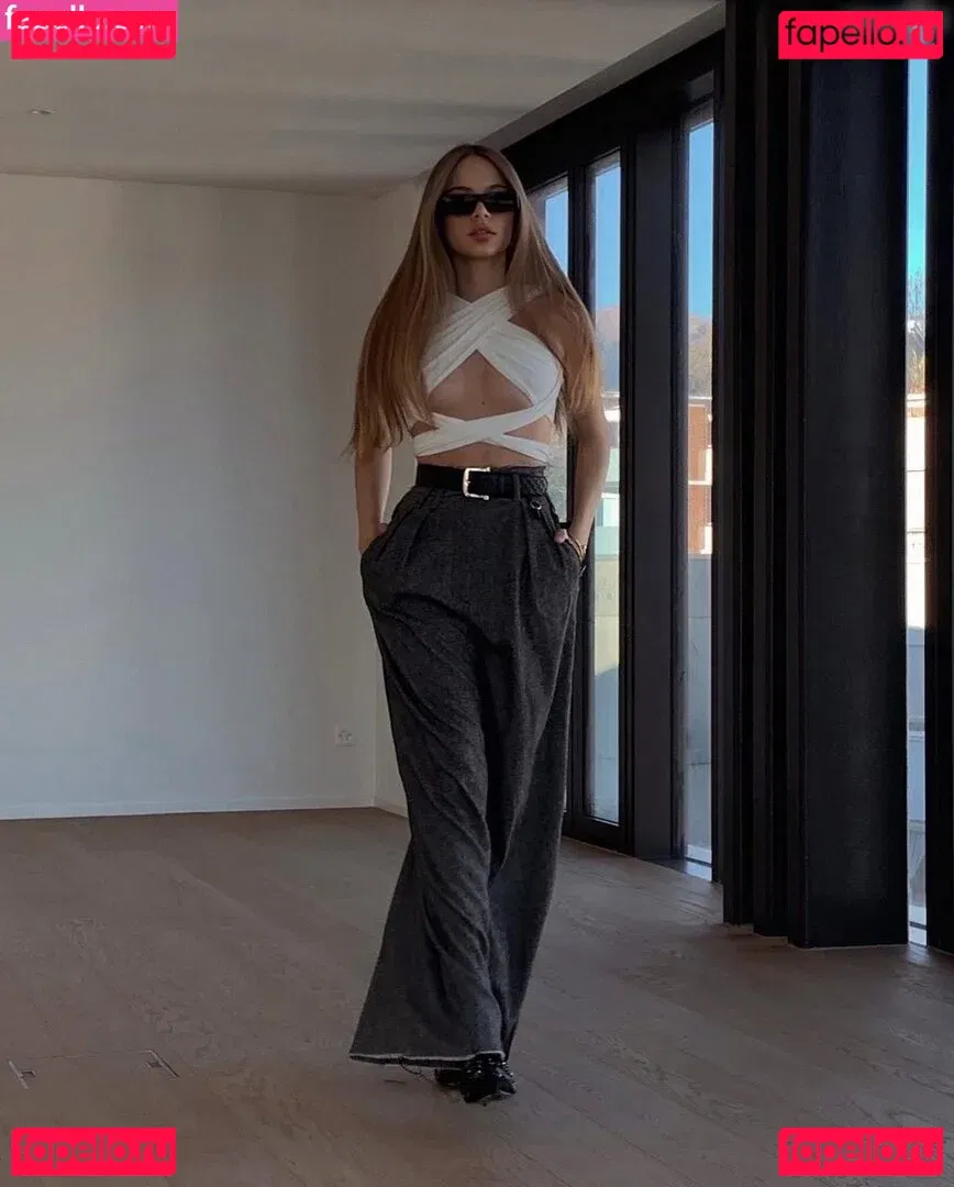 Xenia Tchoumitcheva Onlyfans Photo Gallery 