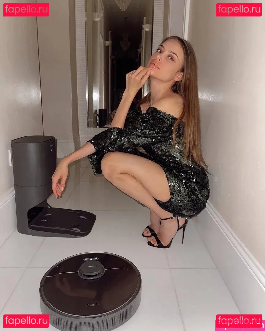 Xenia Tchoumitcheva Onlyfans Photo Gallery 