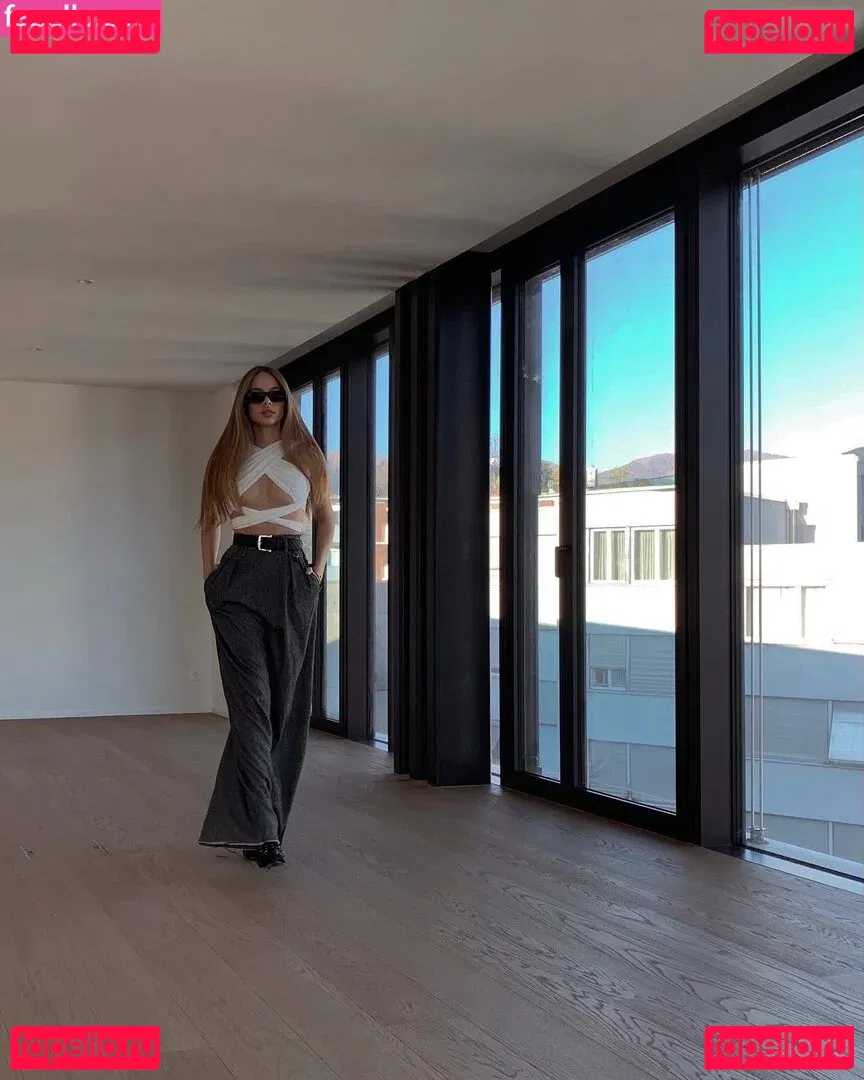 Xenia Tchoumitcheva Onlyfans Photo Gallery 