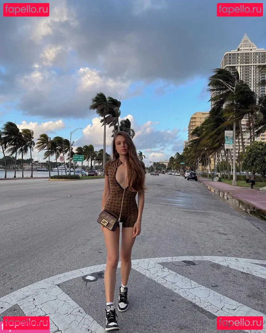 Xenia Tchoumitcheva Onlyfans Photo Gallery 