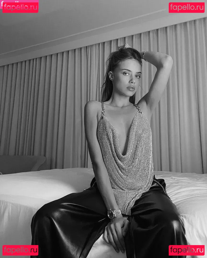 Xenia Tchoumitcheva Onlyfans Photo Gallery 