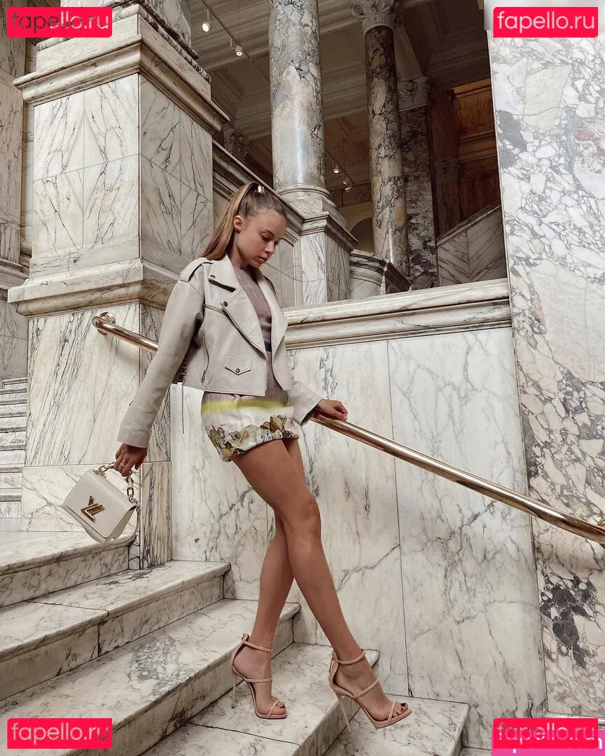 Xenia Tchoumitcheva Onlyfans Photo Gallery 