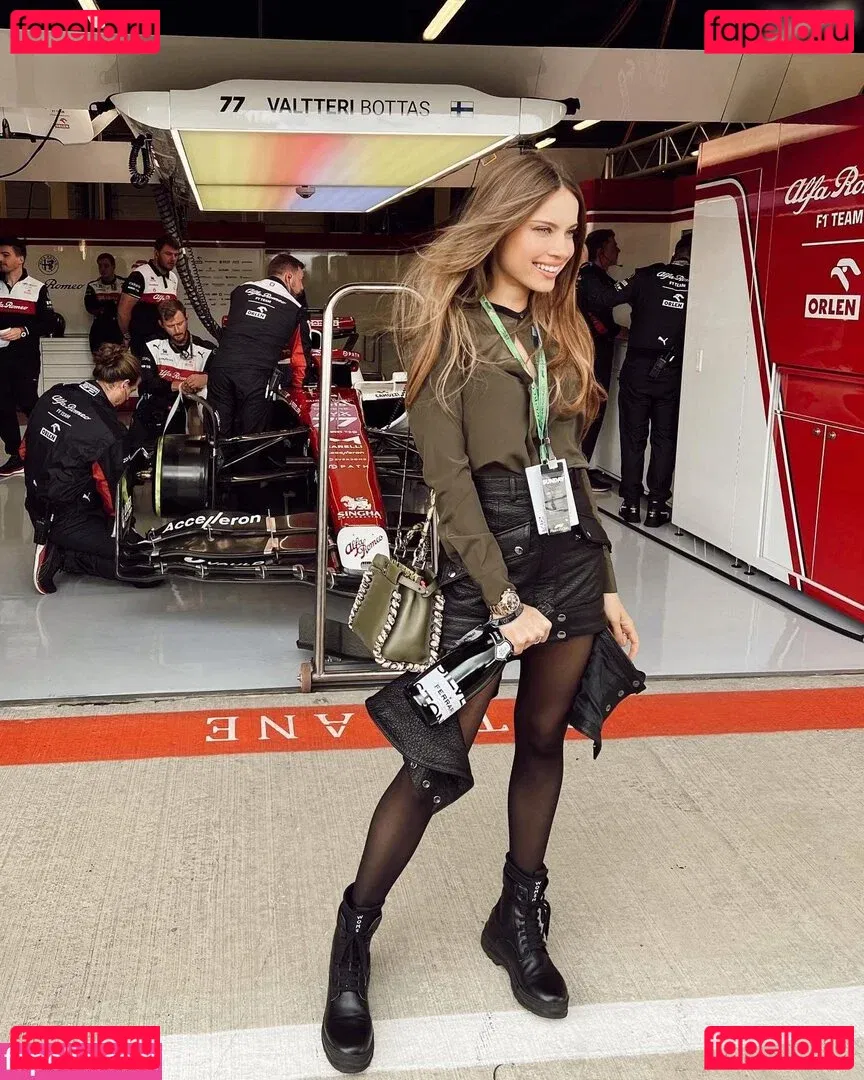 Xenia Tchoumitcheva Onlyfans Photo Gallery 