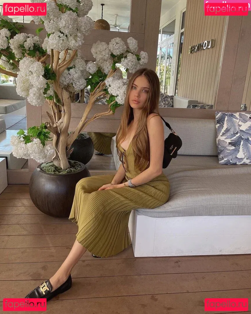 Xenia Tchoumitcheva Onlyfans Photo Gallery 