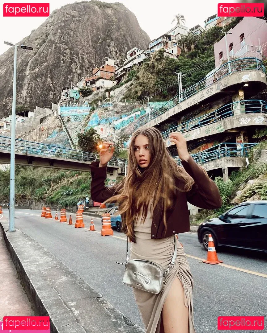 Xenia Tchoumitcheva Onlyfans Photo Gallery 