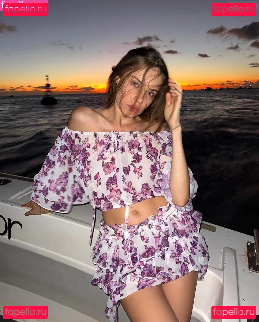 Xenia Tchoumitcheva Onlyfans Photo Gallery 