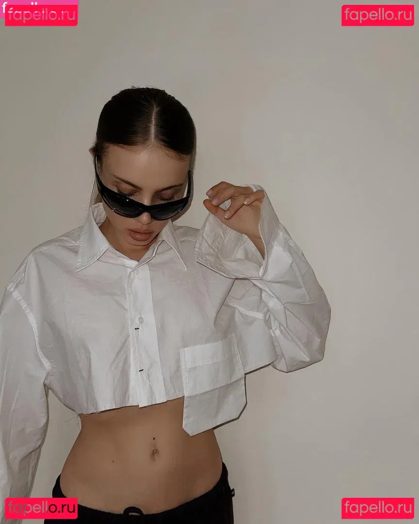 Xenia Tchoumitcheva Onlyfans Photo Gallery 