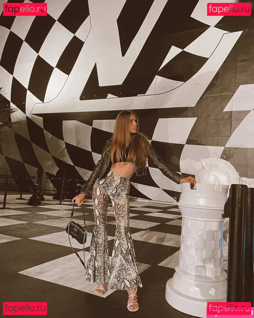 Xenia Tchoumitcheva Onlyfans Photo Gallery 