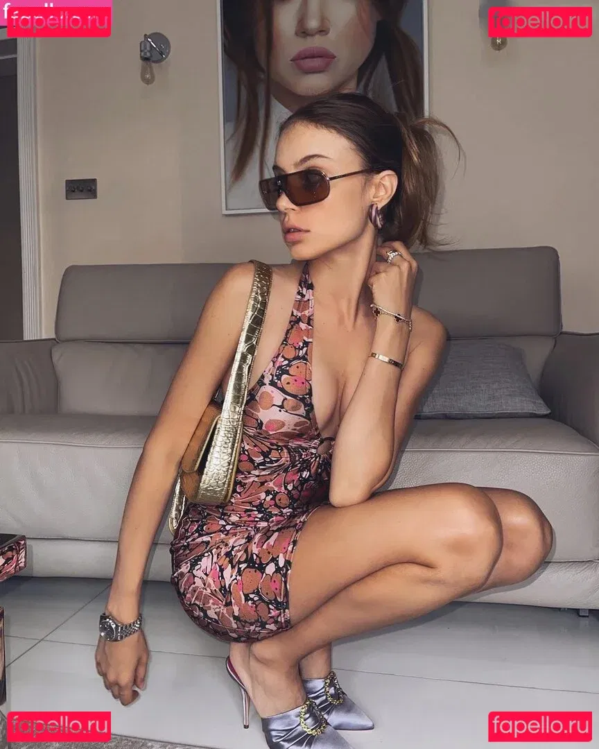 Xenia Tchoumitcheva Onlyfans Photo Gallery 