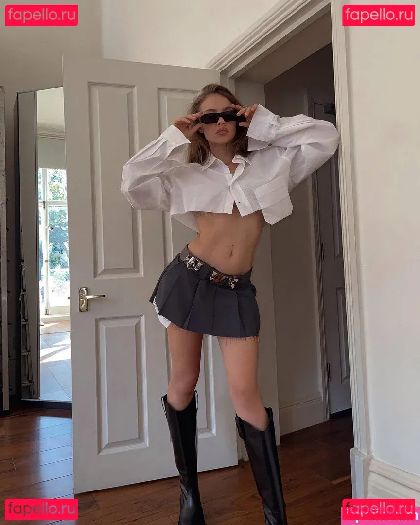 Xenia Tchoumitcheva Onlyfans Photo Gallery 