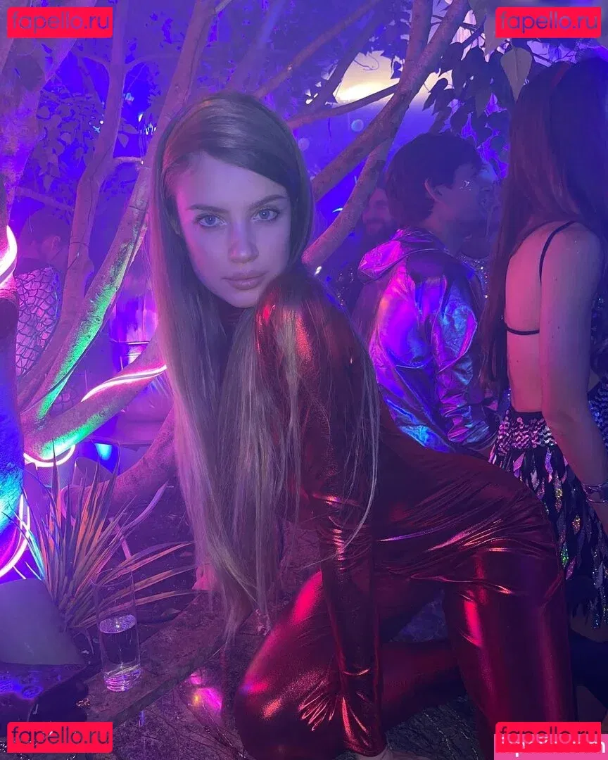 Xenia Tchoumitcheva Onlyfans Photo Gallery 