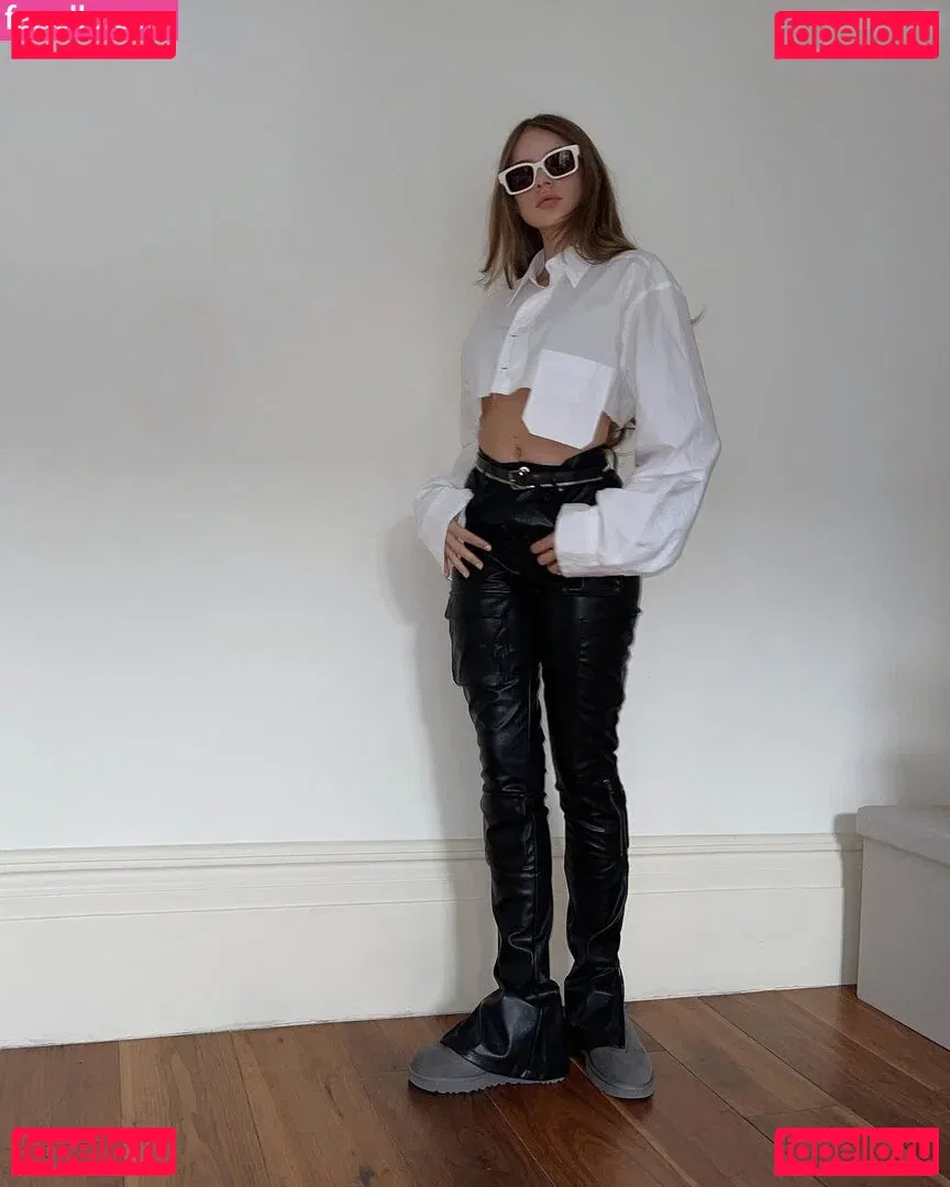 Xenia Tchoumitcheva Onlyfans Photo Gallery 