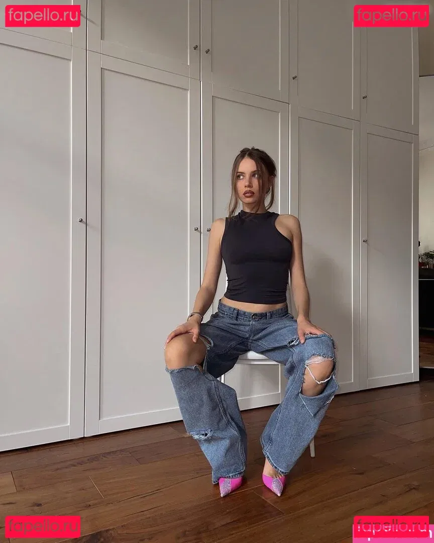 Xenia Tchoumitcheva Onlyfans Photo Gallery 