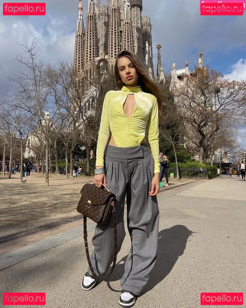 Xenia Tchoumitcheva Onlyfans Photo Gallery 