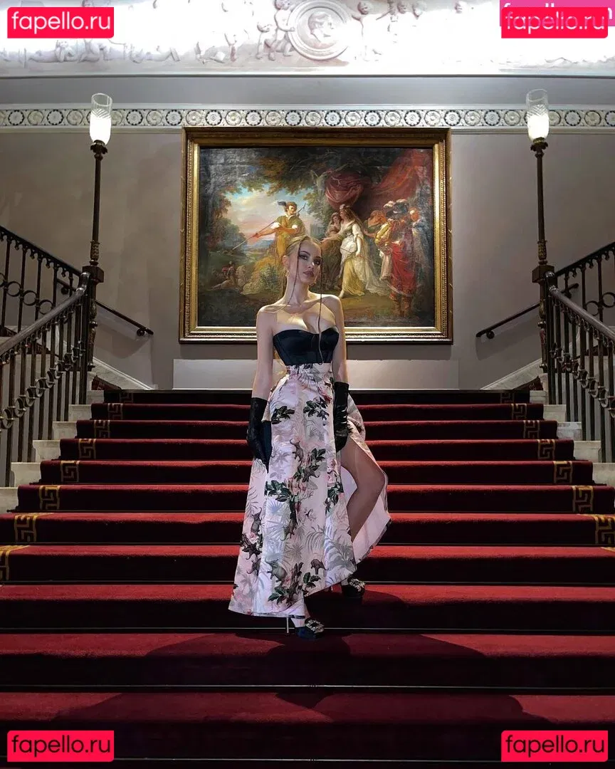 Xenia Tchoumitcheva Onlyfans Photo Gallery 