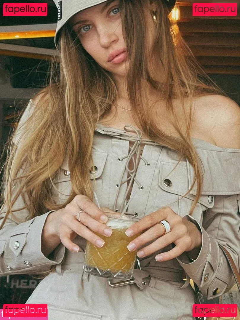 Xenia Tchoumitcheva Onlyfans Photo Gallery 