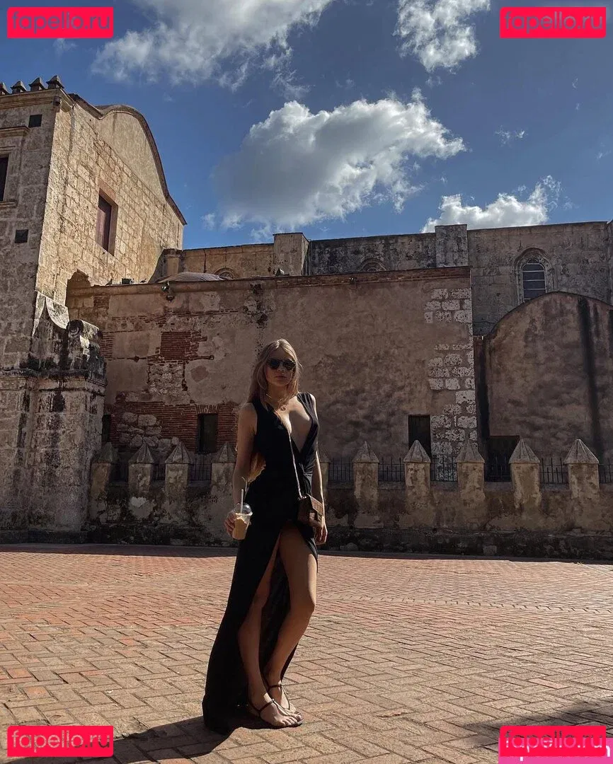 Xenia Tchoumitcheva Onlyfans Photo Gallery 