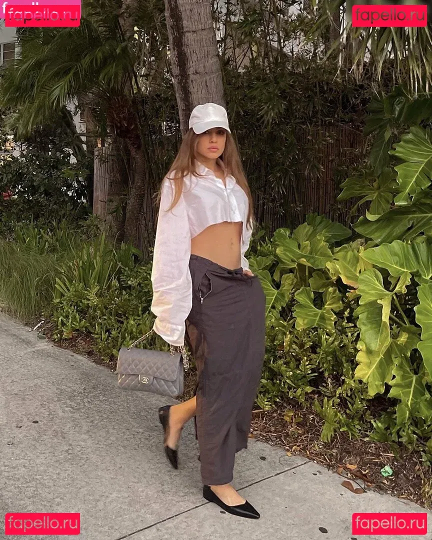 Xenia Tchoumitcheva Onlyfans Photo Gallery 