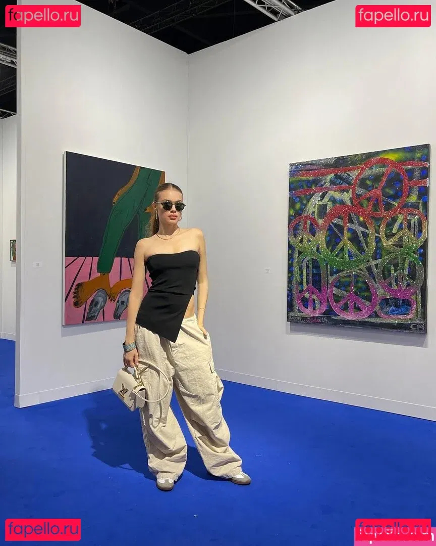 Xenia Tchoumitcheva Onlyfans Photo Gallery 