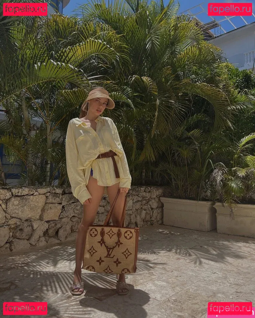 Xenia Tchoumitcheva Onlyfans Photo Gallery 