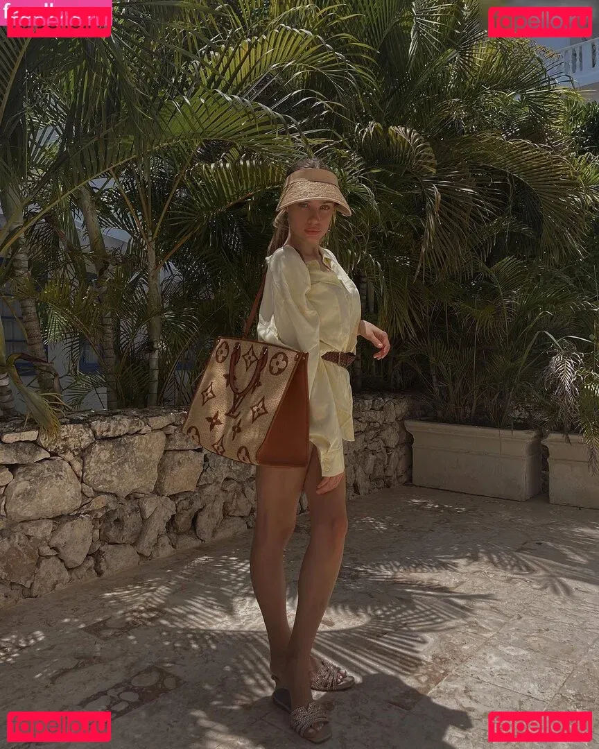 Xenia Tchoumitcheva Onlyfans Photo Gallery 