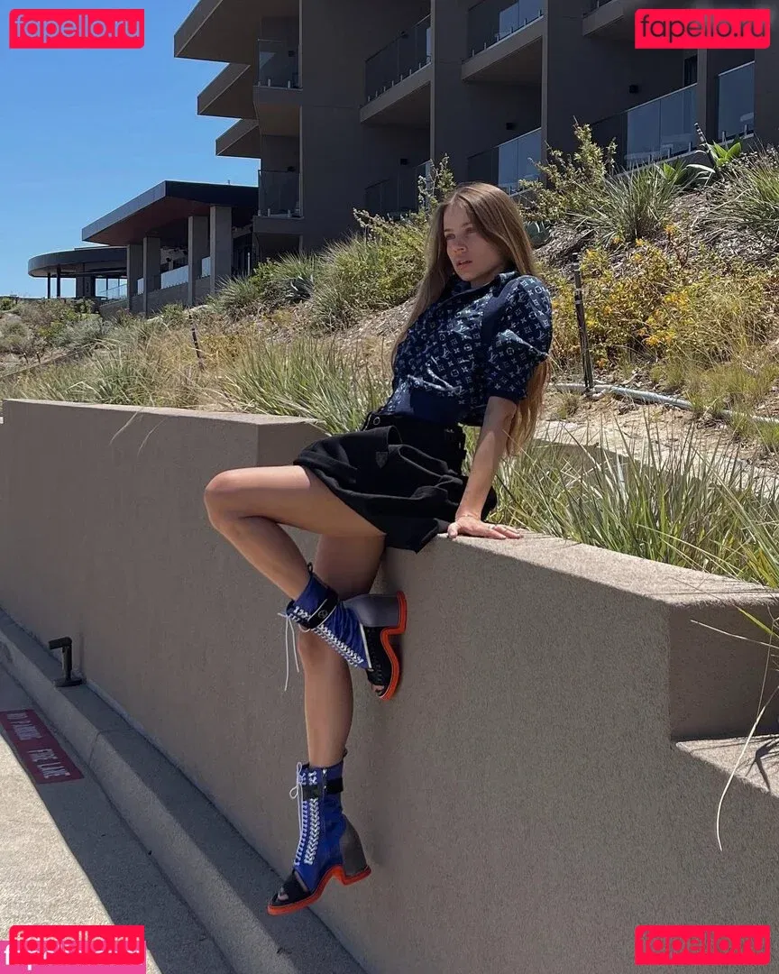 Xenia Tchoumitcheva Onlyfans Photo Gallery 