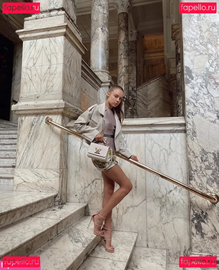 Xenia Tchoumitcheva Onlyfans Photo Gallery 